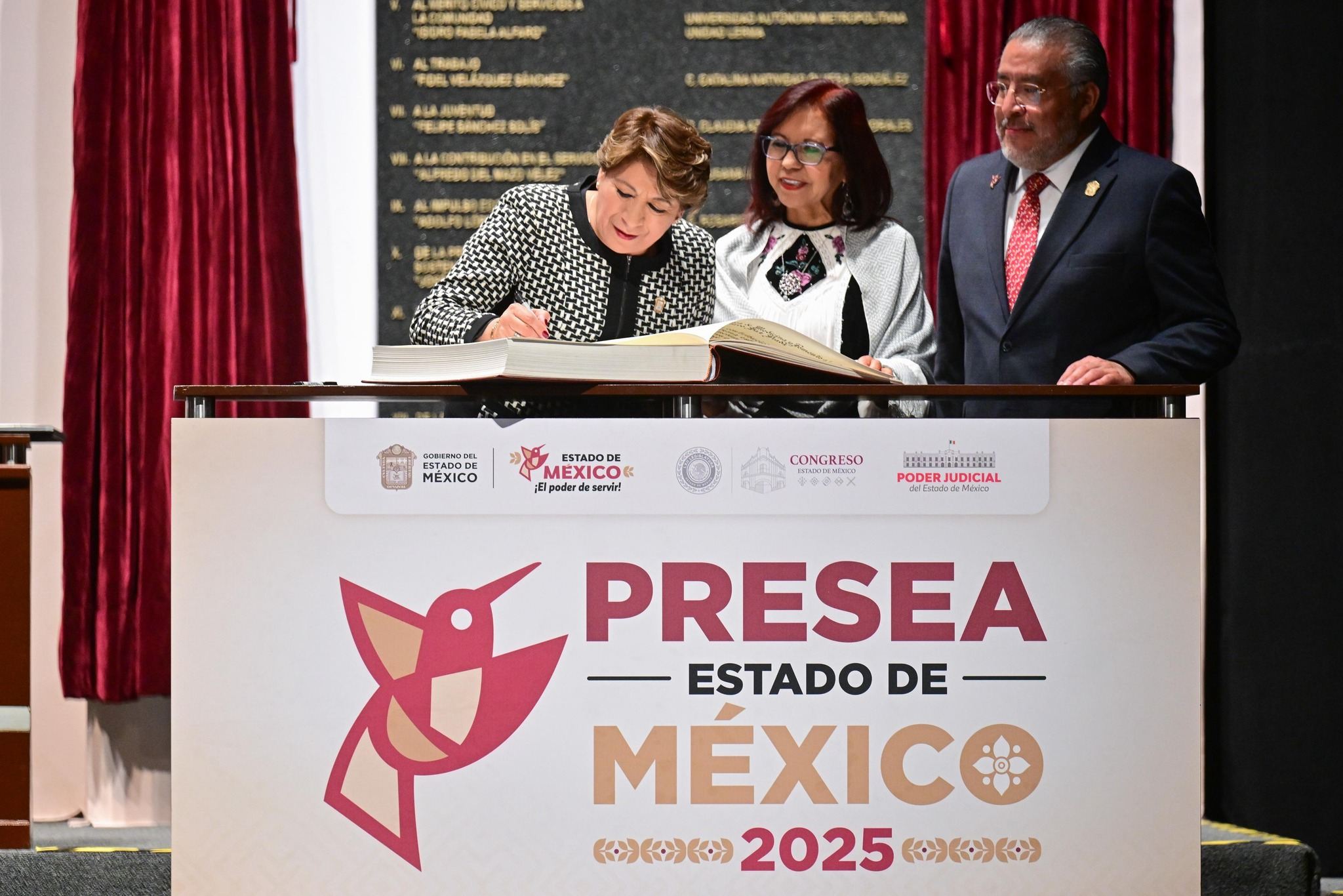 Entrega Gobernadora Delfina Gómez Álvarez la Presea Estado de México ...